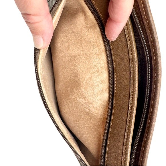 GUCCI GG Supreme Clutch Bag Purse Beige Brown Monogram Gold Hardware - Picture 12 of 15